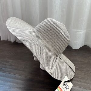 OP Ocean Pacific Wide brim,silvertone OP logo, band trim,floppy 80% paper,20% PP